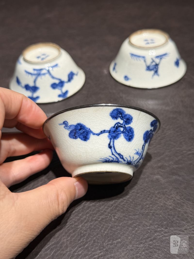 清康熙 青花“鹤鹿同春”若深杯一组三只 - 图4